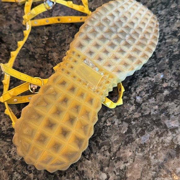 Cape Robbin Yellow Strappy gladiator Sandals EUC 8.5 - Picture 4 of 8